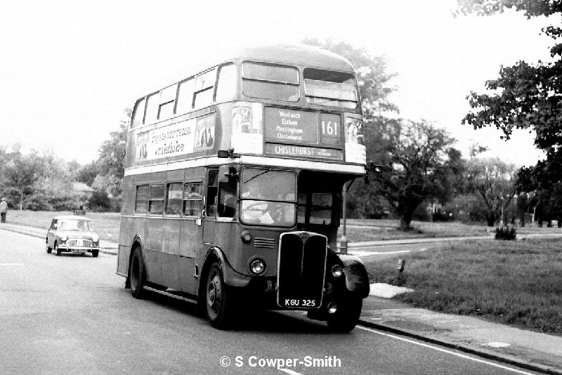 BW05,28 RT2296 161 CHISLEHURST WAR MEMORIAL CHISLEHURST 101976.JPG