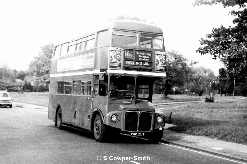 BW05,32 RM1242 CHISLEHURST 161 CHISLEHURST WAR MEMORIAL 101976.JPG