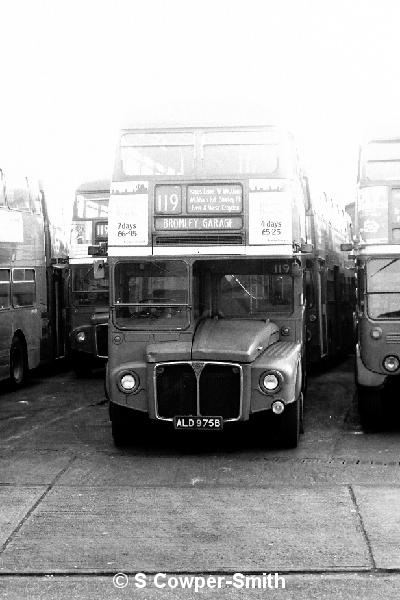 BW05,35 RM1975 119 BROMLEY GARAGE BOMLEY GARAGE 101976.JPG