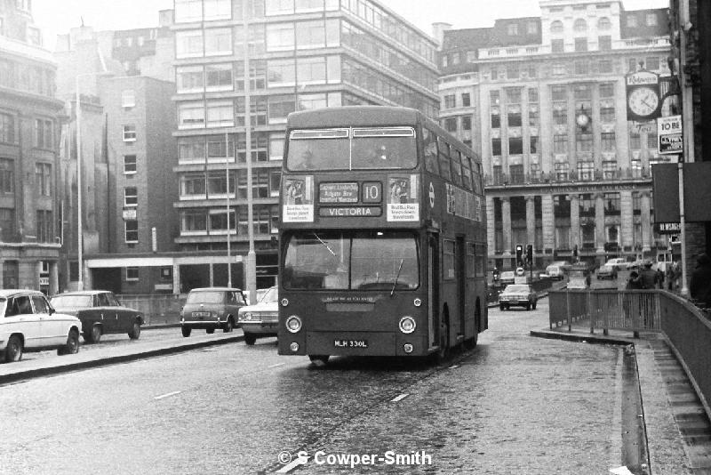 BW06,05 DMS1330 LONDON BRIDGE 10 VICTORIA 101976.JPG