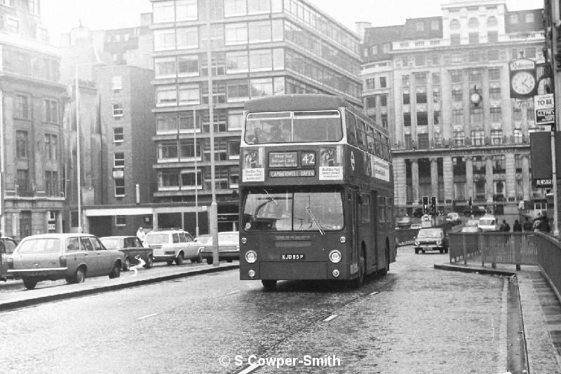 BW06,06 DMS2085 LONDON BRIDGE 42 CAMBERWELL GREEN 101976.JPG