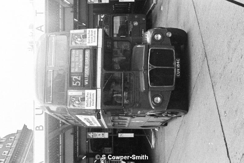 BW06,14 RM2184 VICTORIA 52 WILLESDEN GARAGE 101976.JPG