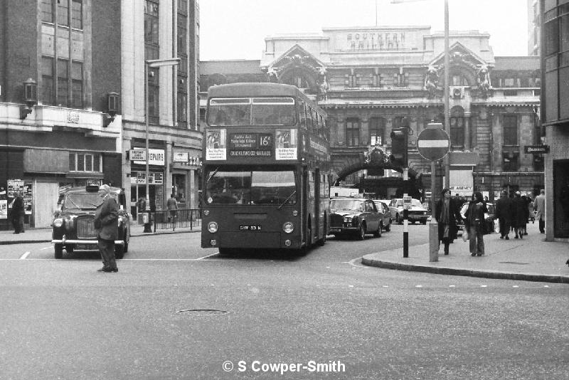 BW06,16 DM1083 VICTORIA 16A CRICKLEWOOD GARAGE 101976.JPG