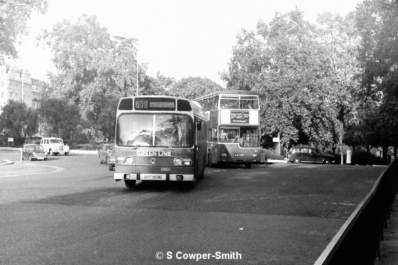 BW06,25 SNC157 HYDE PK CNR 708 E GRINSTEAD 101976.JPG