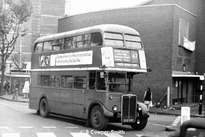 BW07,21,RT1560,SURREY DOCKS,47,TOWER BRIDGE ROAD,101976.JPG