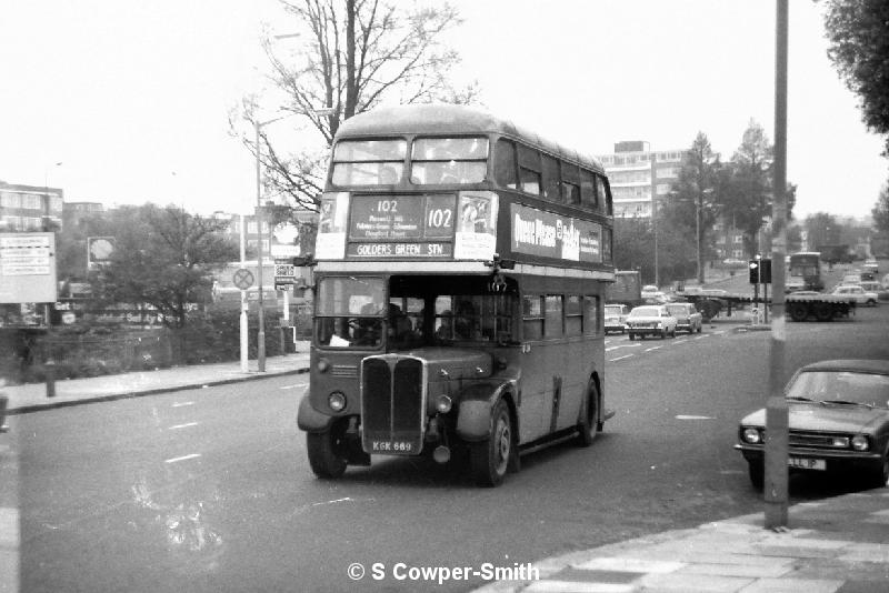 BW07,35,RT1200,FINCHLEY RD,102,GOLDERS GREEN STN,101976.JPG