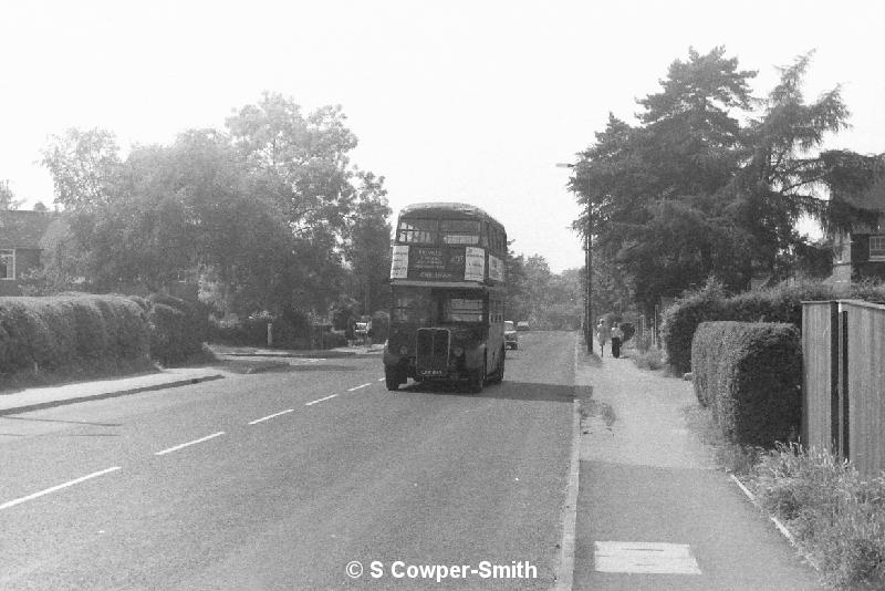 BW09,18, RT3424, 403, Private, Chelsham, Aug 76.JPG