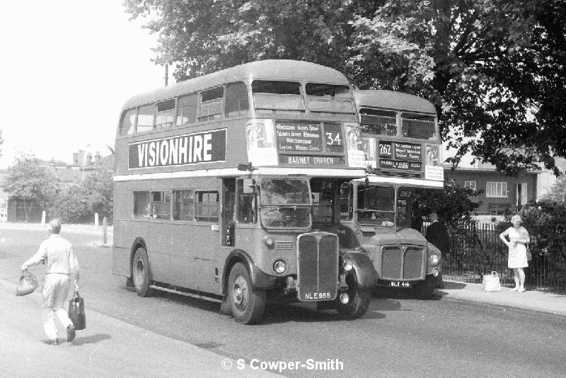 BW09,35, RM0416, 262,Victoria and Albert Docks, Walthamstow, Aug 76.JPG