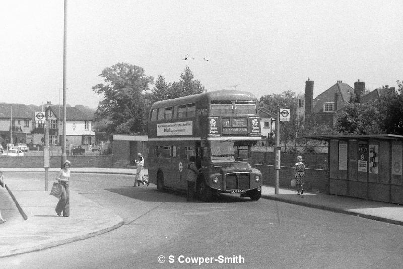 BW09,38, RML2404, 102, Golders Green Station, Chingford Station, Aug 76.JPG