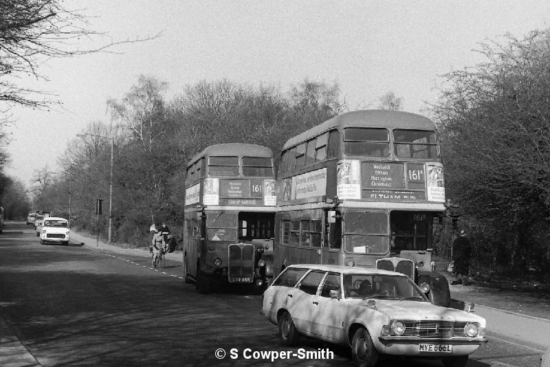 BW11,08,RT2676,161,Sidcup Garage,Chis War Mem,021977.JPG