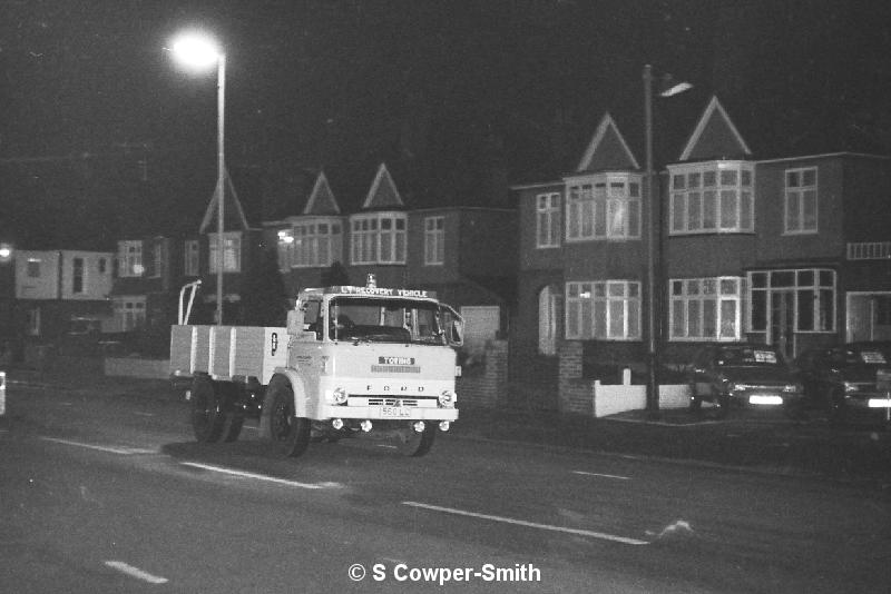 BW11,26,,,,Ford Recovery Truck nr TL Garage,021977.JPG