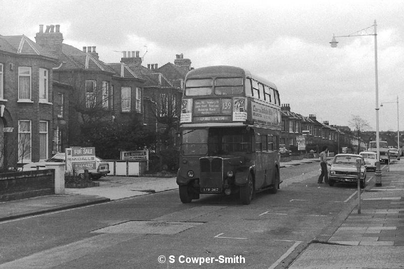 BW12,18,RT2642,139,Ilford Station,Ilford,021977.JPG