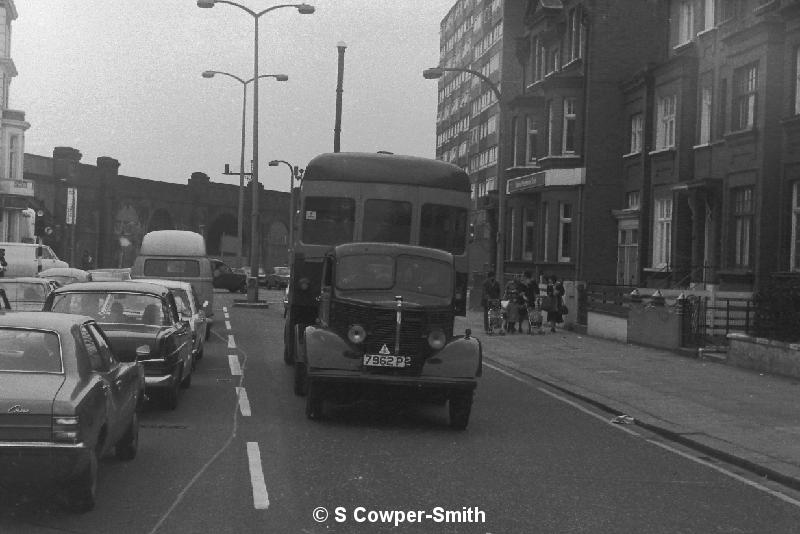 BW12,22,,,Mobile Canteen Nr Battersea Park,10041977.JPG