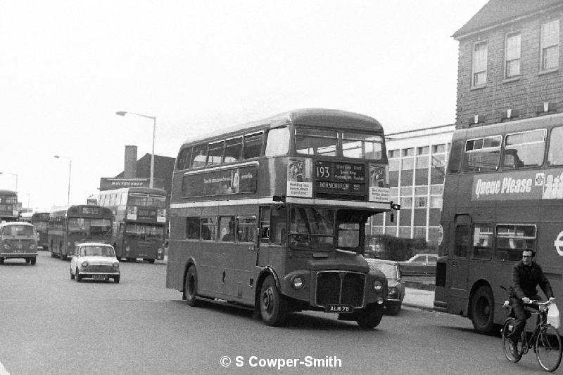 BW16,04,RM2007,193,Hornchurch White Horse,Barking,041977.JPG