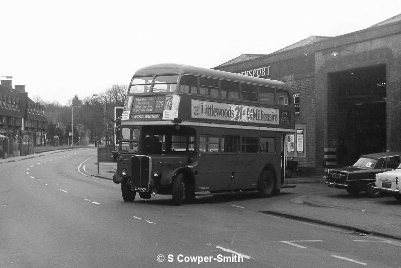 BW17,06,RT0851,229,WOOLWICH POWIS STREET, SIDCUP GARAGE,19051977.JPG