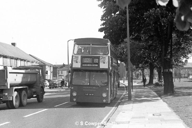 BW17,18,DMS2367,132,SLADE GREEN STATION, HURST RD,20051977.JPG