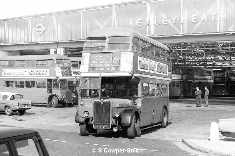 BW17,20,RT2944,229,ORPINGTON STATION, BEXLEYHEATH GARAGE,20051977.JPG