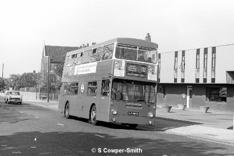 BW17,22,DMS2394,132,ELTHAM WELL HALL STATION, BEXLEYHEATH GARAGE,20051977.JPG