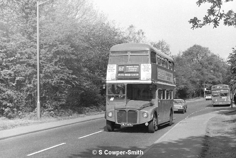 BW18,06,RM0878,161A. PETTS WOOD STATION, CHISLEHURST WAR MEMORIAL,20051977.JPG