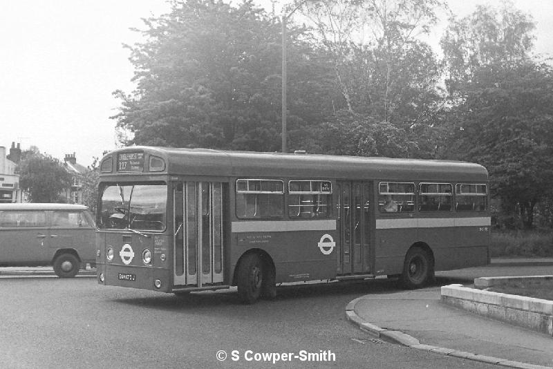 BW18,10,SMS170,227,CHISLEHURST GORDON ARMS,CHISLEHURST WAR MEMORIAL,20051977.JPG