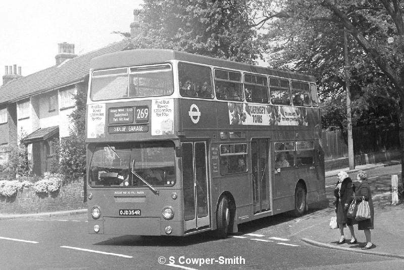 BW18,19,DMS2354,269,SIDCUP GARAGE, ARBUTHNOT LANE,21051977.JPG