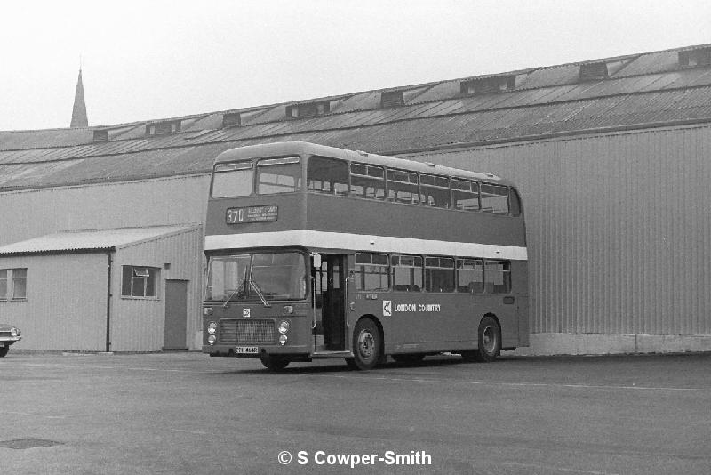 BW19,10,BT04,370,TILBURY FERRY,ROMFORD GARAGE,071977.JPG