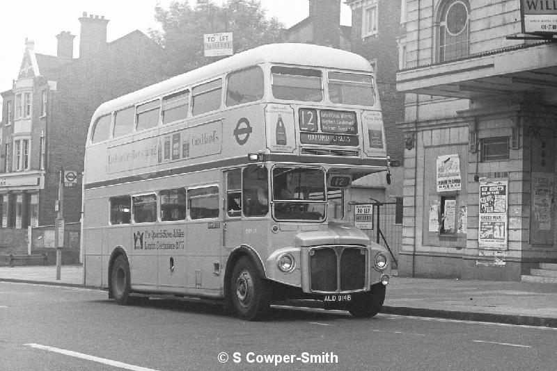 BW19,15,RM1914,12,OXFORD CIRCUS,Forest Hill Capitol Cinema,071977.JPG