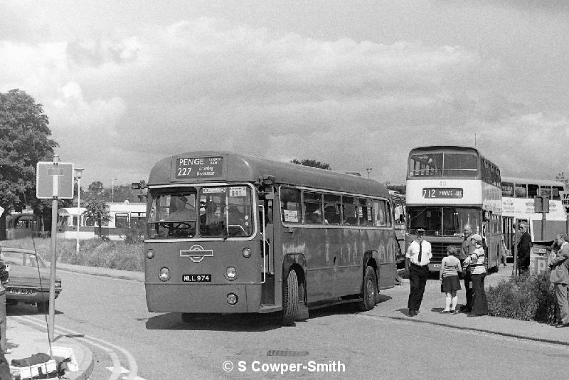 BW19,29,RF337,,,HILLINGDON BUS GATHERING,071977.JPG