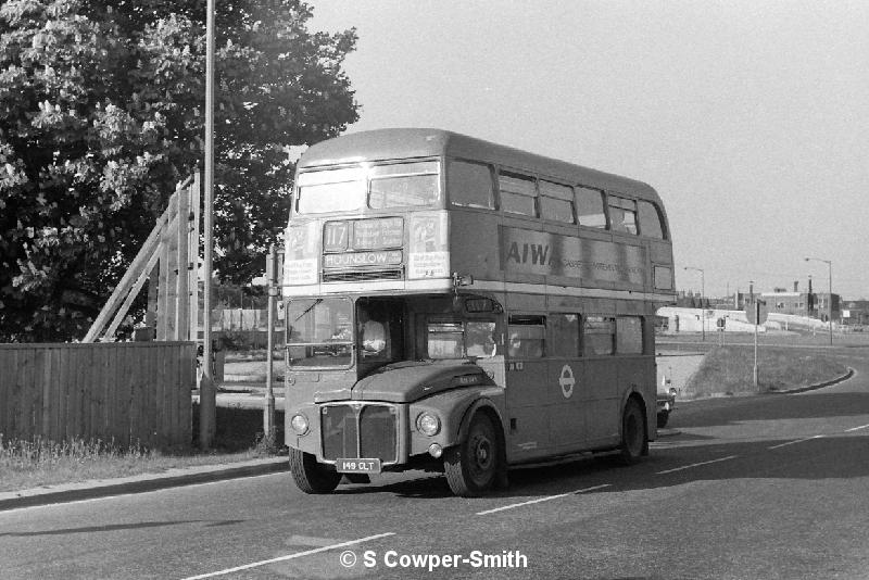 BW20,11,RM1149,117,HOUNSLOW BUS STATION,STAINES,JUNE 1977.JPG