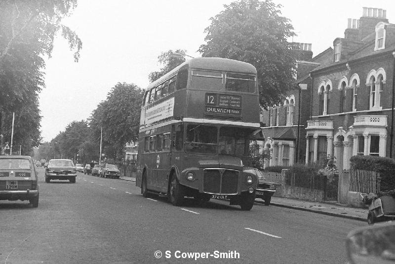 BW20,33,RM1372,12,DULWICH PLOUGH,BARRY RD,JUNE 1977.JPG