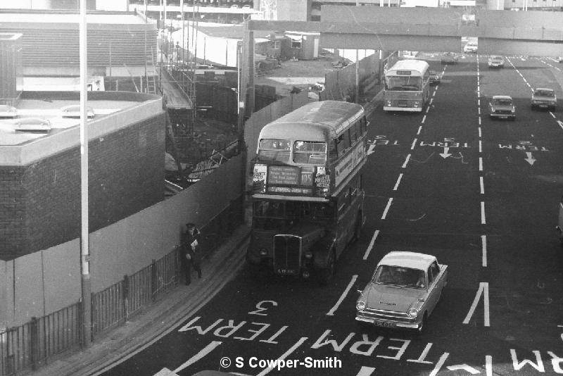 BW22,01,RT4198,105,SHEPHERDS BUSH WELLS ROAD,HEATHROW AIRPORT,DEC1977.JPG