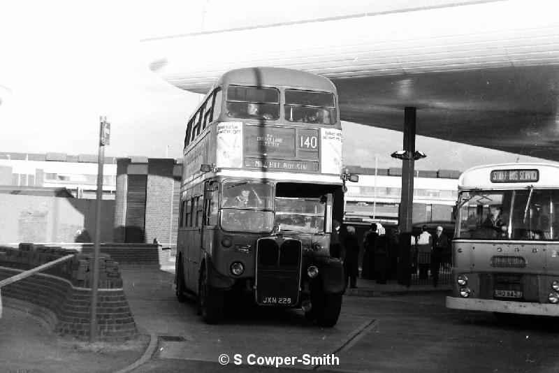 BW22,06,RT0848,140,MILL HILL BDY STN,HEATHROW AIRPORT, DEC1977.JPG