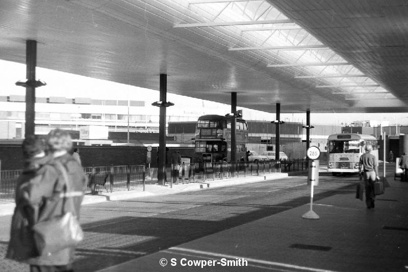 BW22,31,,,HEATHROW BUS STN,HEATHROW,JAN 1978.JPG