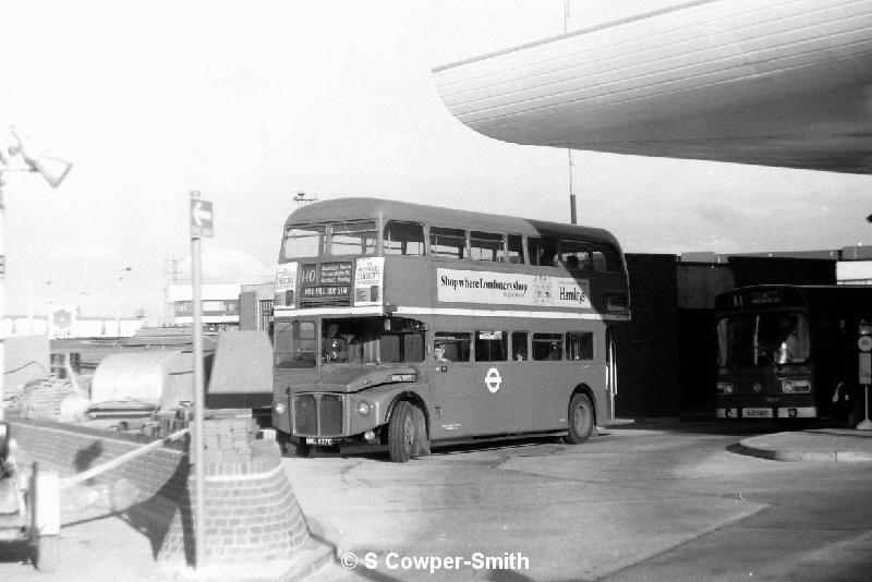 BW22,33,RML2637,140,MILL HILL BDY STN,HEATHROW,JAN 1978.JPG