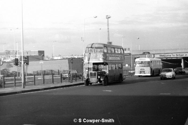 BW22,34,RT4087,140,HEATHROW AIRPORT CENTRAL,HEATHROW,JAN 1978.JPG