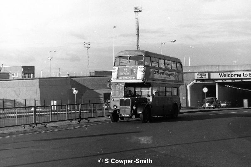 BW22,35,RT1762,140,MILL HILL BROADWAY STN,HEATHROW,JAN 1978.JPG