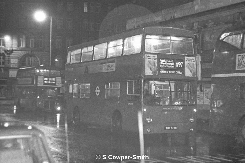 BW23,18,DMS1514,N97,HEATHROW AIRPORT CENTRAL,BROAD STREET, 27 JAN 78.JPG