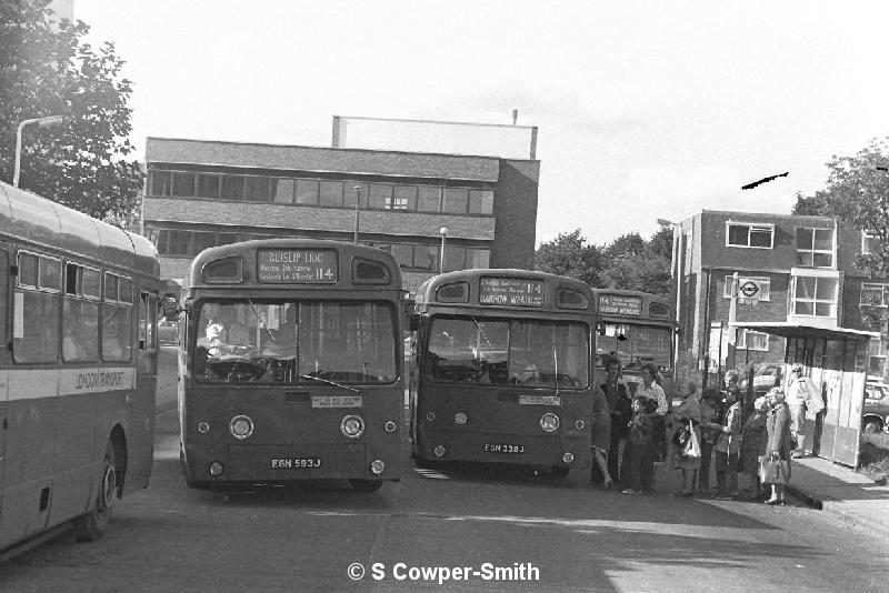 BW25,06,SMS593,114,Ruislip Lido,Ruislip Stn,Sept 1977.JPG