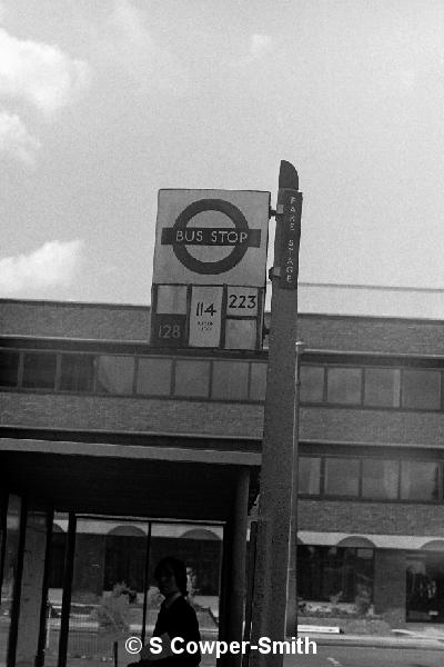 BW25,11,,,Bus Stop,Ruislip,Sept 1977.JPG