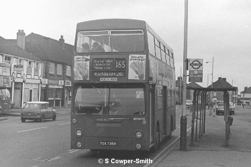 BW26,24,DMS0736,165,RAINHAM WAR MEMORIAL,HORNCHURCH GARAGE,Feb-78.JPG