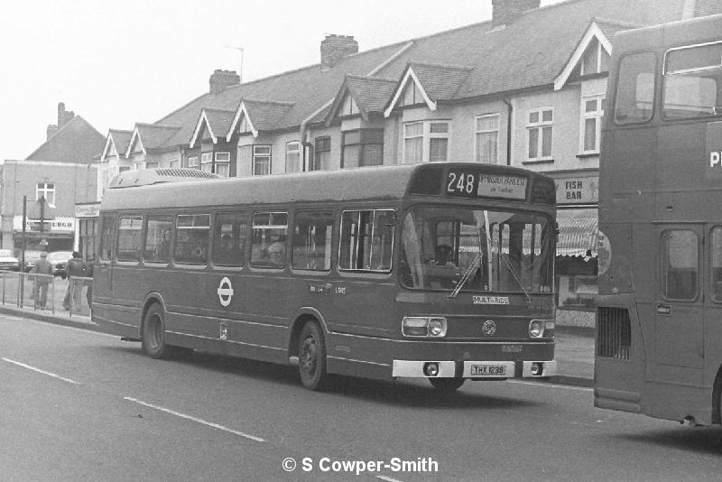 BW27,35,LS123,248,UPMINSTER PARK ESTATE VIA CRANHAM,HORNCHURCH GARAGE,260278.JPG