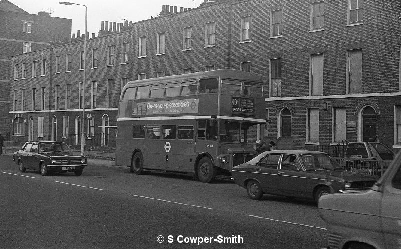 BW28,30,RM1670,40A,Poplar Iron Bridge Tavern,Stepney Arbour Square,Mar 1978.jpg