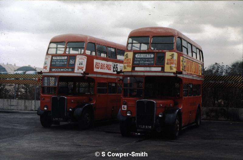 S01,27,RT2742 RT1287,SIDCUP GARAGE YARD,041975.jpg