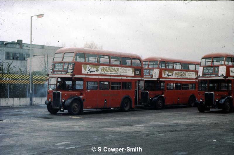 S01,30,RT3230,FNS,SIDCUP GARAGE,228,ELTHAM WELL HALL STATION,041975.jpg