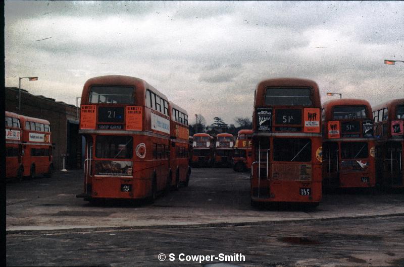 S01,33,VARIOUS RT'S SIDCUP GARAGE,041975.jpg