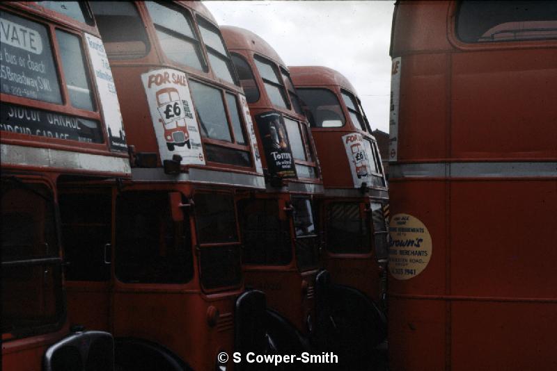 S01,36,VARIOUS RT'S CLOSE UP SIDCUP GARAGE,041975.jpg