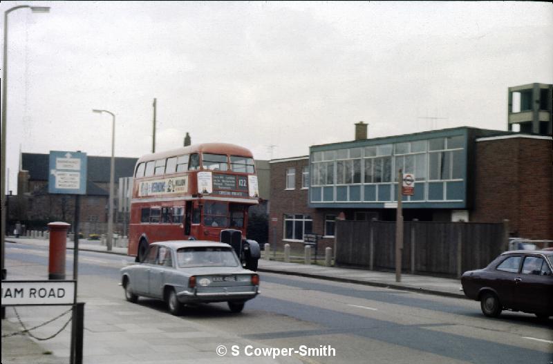 S02,2,RT4774 OS BX GARAGE FOS 122 CRYSTAL PALACE 031975.jpg