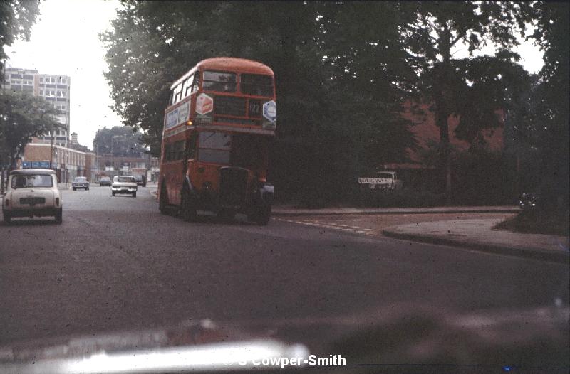 S07,07 RT2231 FOS ELTHAM RD SE12 122 BEXLEYHEATH GARAGE JULY 1975.jpg