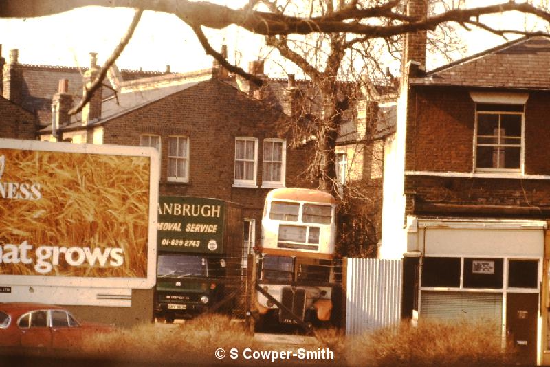 S09,25 RT882 Peckham 1976.JPG