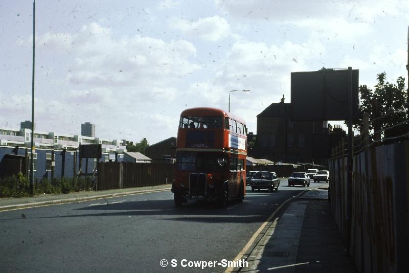 S17,01 RT1702 PRIVATE NEW CROSS 1 WAY 051976.JPG